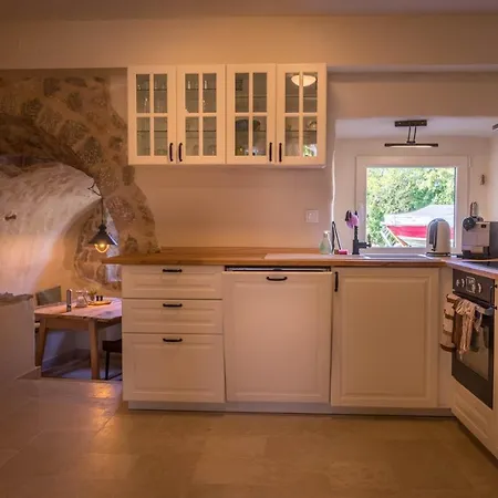 Holiday home Na Kamenu Dobrinj