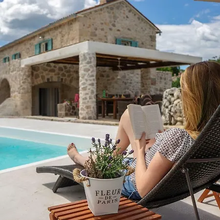 Na Kamenu Holiday home Dobrinj